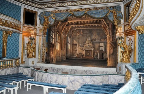 800px-Theatre_de_la_Reine_-_salle_et_scene.jpg