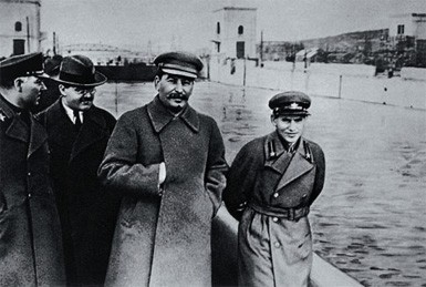 Joseph Staline et Nikola Iejov.