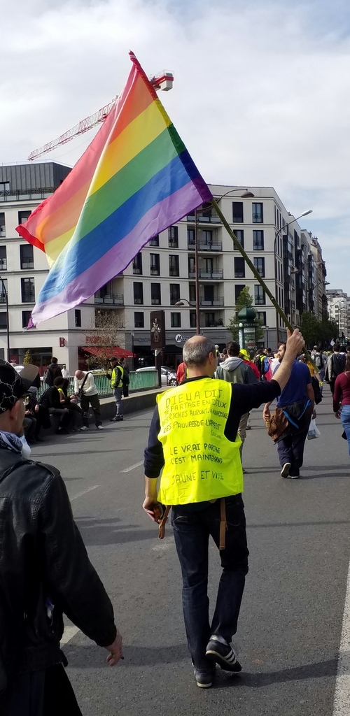 Banderoles, drapeaux et Gilets jaunes