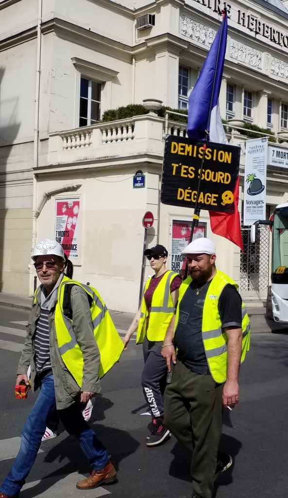 Banderoles, drapeaux et Gilets jaunes