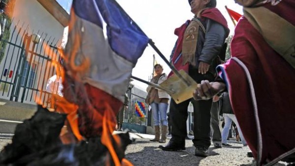 drapeau-france-brule-bolivie