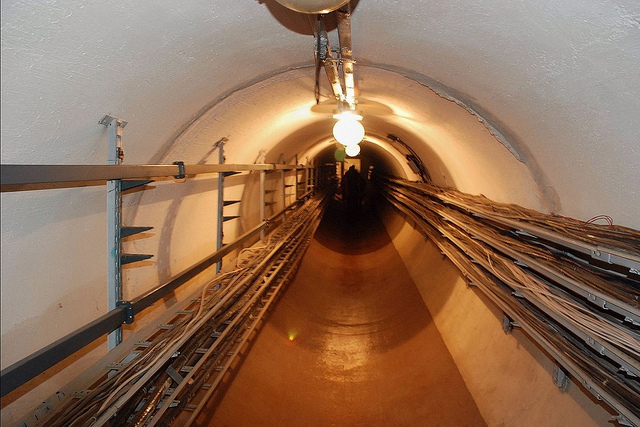 Un des tunnel du radiotelescope solaire de Badary, valle de la Tounka  Bernard Grua