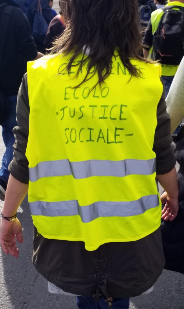 Banderoles, drapeaux et Gilets jaunes