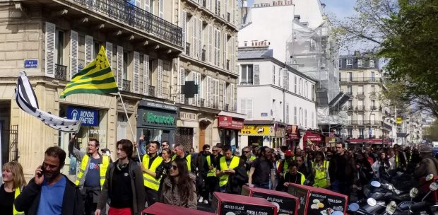 Banderoles, drapeaux et Gilets jaunes