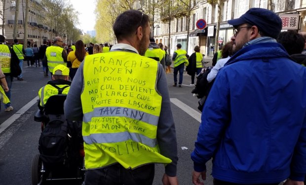 Banderoles, drapeaux et Gilets jaunes