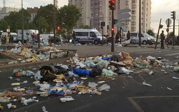 Résultat de recherche d'images pour "porte de la chapelle"