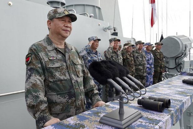 Le prsident Xi lors des manoeuvres en Mer de Chine du Sud...