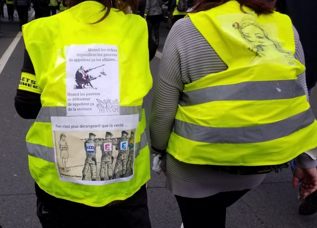 Banderoles, drapeaux et Gilets jaunes