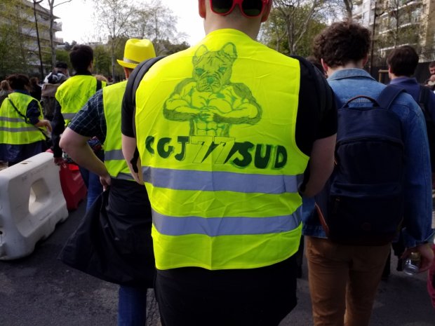 Banderoles, drapeaux et Gilets jaunes