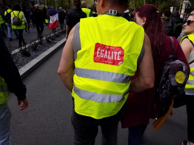 Banderoles, drapeaux et Gilets jaunes