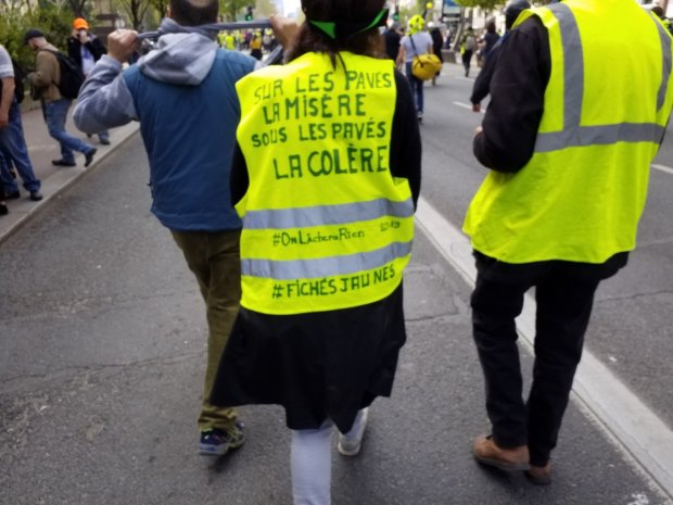 Banderoles, drapeaux et Gilets jaunes