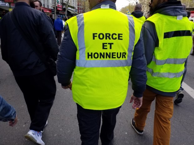 Banderoles, drapeaux et Gilets jaunes