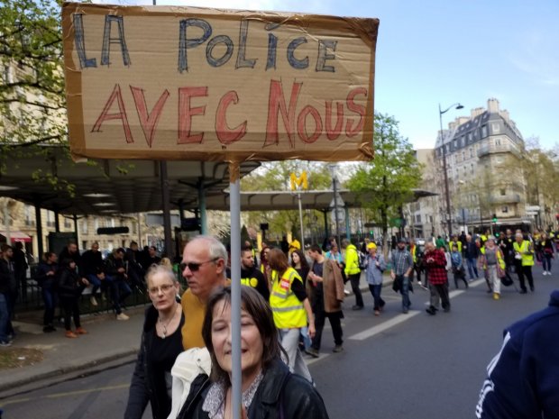 Banderoles, drapeaux et Gilets jaunes