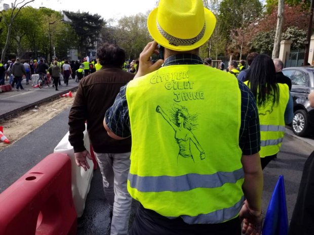 Banderoles, drapeaux et Gilets jaunes