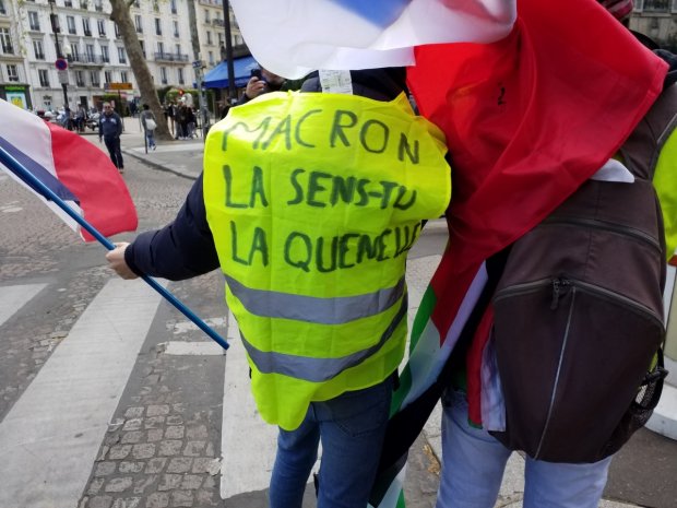 Banderoles, drapeaux et Gilets jaunes