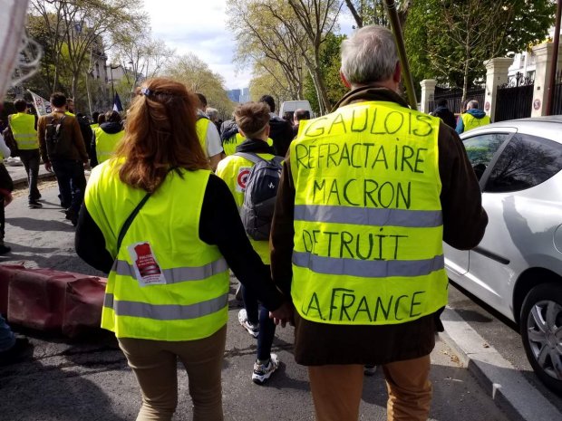 Banderoles, drapeaux et Gilets jaunes