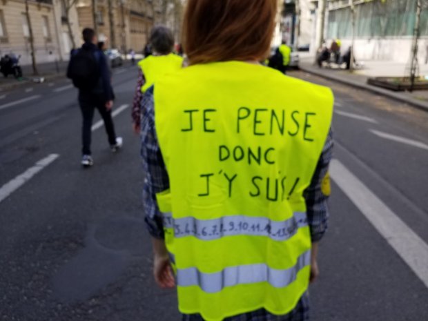 Banderoles, drapeaux et Gilets jaunes