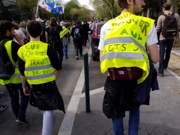 Banderoles, drapeaux et Gilets jaunes