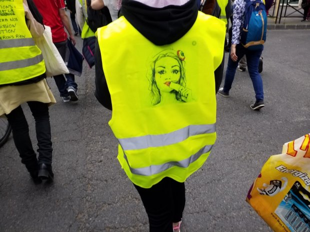 Banderoles, drapeaux et Gilets jaunes