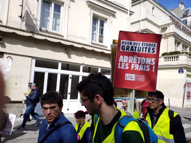 Banderoles, drapeaux et Gilets jaunes