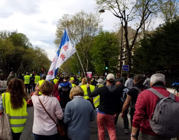 Banderoles, drapeaux et Gilets jaunes