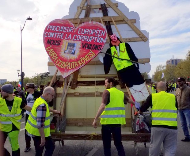 Banderoles, drapeaux et Gilets jaunes