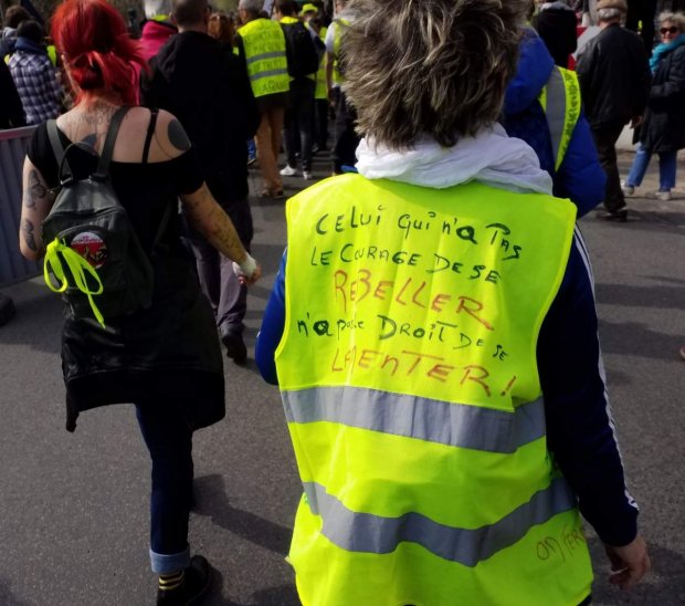 Banderoles, drapeaux et Gilets jaunes