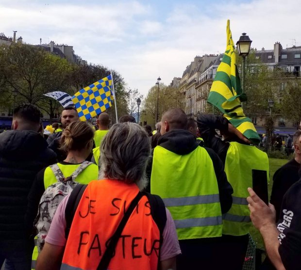 Banderoles, drapeaux et Gilets jaunes