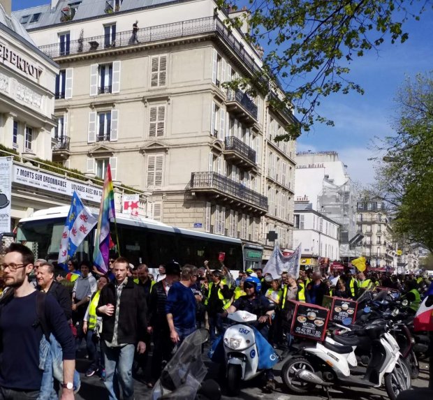 Banderoles, drapeaux et Gilets jaunes