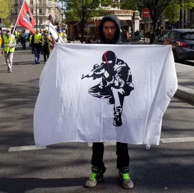 Banderoles, drapeaux et Gilets jaunes