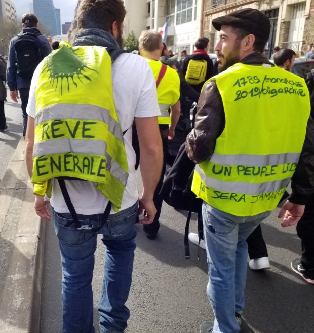 Banderoles, drapeaux et Gilets jaunes