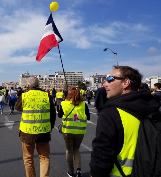 Banderoles, drapeaux et Gilets jaunes