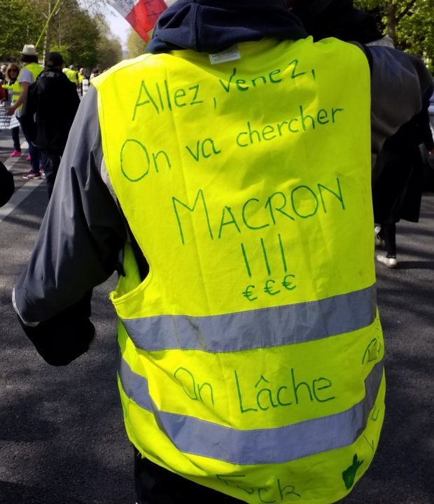 Banderoles, drapeaux et Gilets jaunes