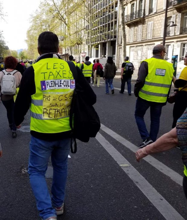 Banderoles, drapeaux et Gilets jaunes