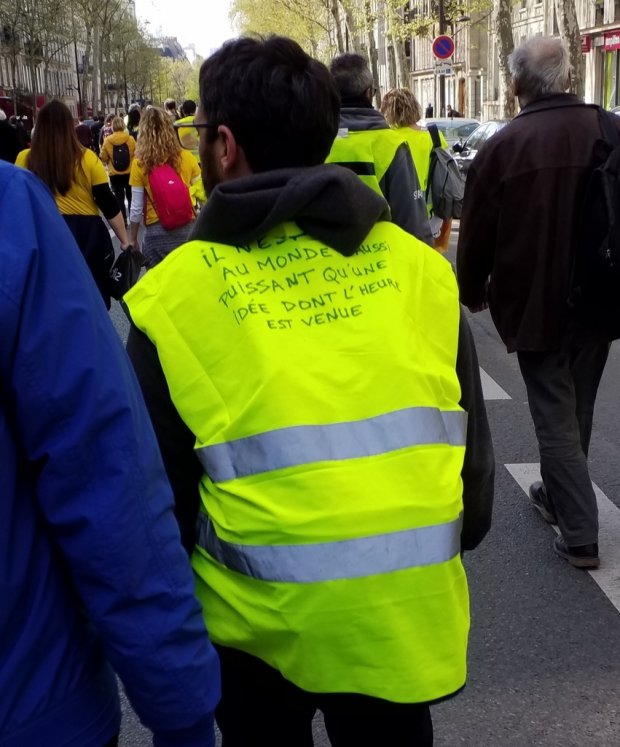 Banderoles, drapeaux et Gilets jaunes