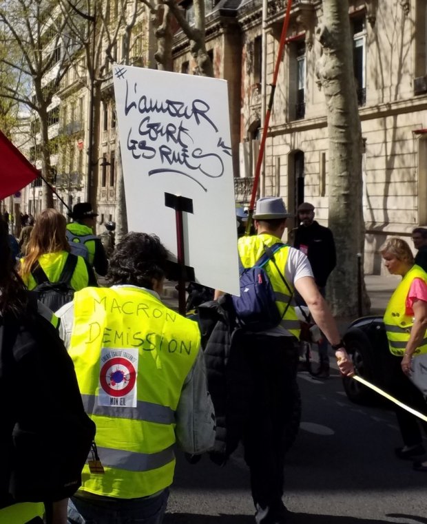 Banderoles, drapeaux et Gilets jaunes