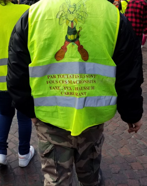 Banderoles, drapeaux et Gilets jaunes