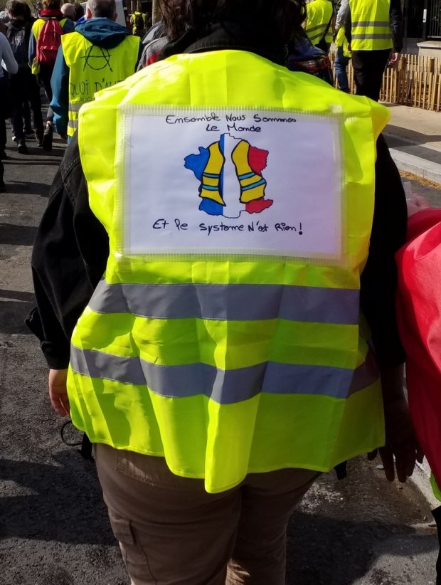 Banderoles, drapeaux et Gilets jaunes