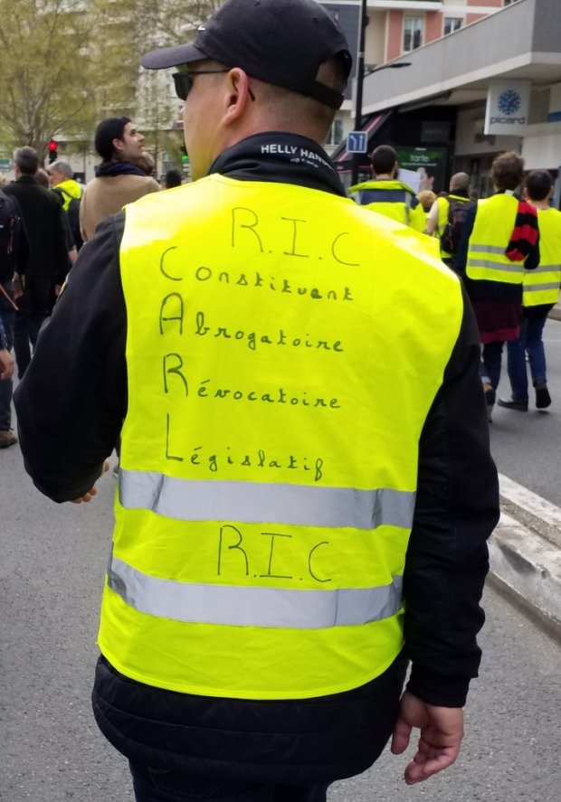 Banderoles, drapeaux et Gilets jaunes