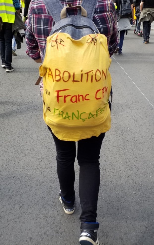 Banderoles, drapeaux et Gilets jaunes